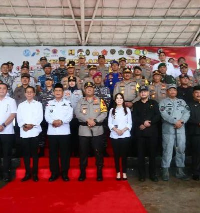 Photo : Kapolda Kepri, Irjen Pol. Asep Safrudin, S.I.K., M.H., pimpin Apel Gelar Pasukan Operasi Ketupat Seligi 2025, di Lapangan Engku Putri, Batam Center, Kota Batam, Kamis (20/03/25) - (r/Wati Sgn)