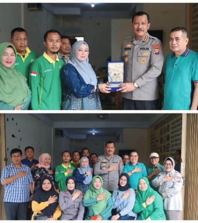 Foto : Kabidhumas Polda Kepri, Kombes.Pol. Zahwani Pandra Arsyad, S.H., M.Si., gelar Jumat Curhat dan Ngobrol bareng bersama Perkumpulan Selingsing (Senayang, Lingga, Singkep), bertempat di Rumah Makan Kedai Selingsing, Kota Batam, Sabtu (26/04/25) - (r/Wati Sgn)