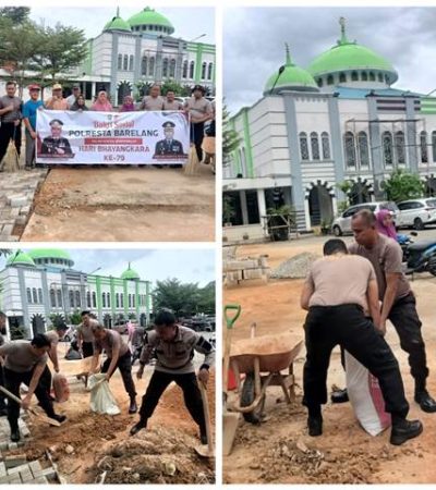 Foto : Polsek Lubuk Baja gelar Bhakti Sosial dalam rangka HUT Bhayangkara ke-79, di lingkungan Masjid Darul Hikmah, Kel.Kampung Pelita, Kec
 Lubuk Baja, Kota Batam, Selasa (10/06/25) - (r/Wati Sgn)